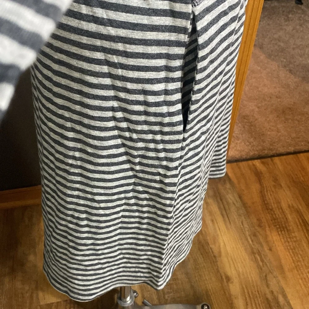 Soft surroundings gray striped v neck knit long sleeve dress size medium